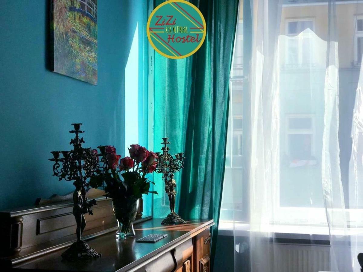 Zizi Central Hostel วอร์ซอ ภายนอก รูปภาพ
