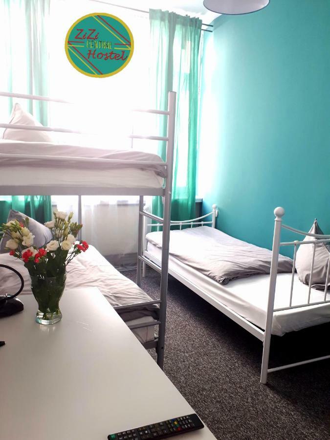 Zizi Central Hostel วอร์ซอ ภายนอก รูปภาพ