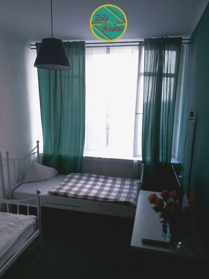 Zizi Central Hostel วอร์ซอ ภายนอก รูปภาพ