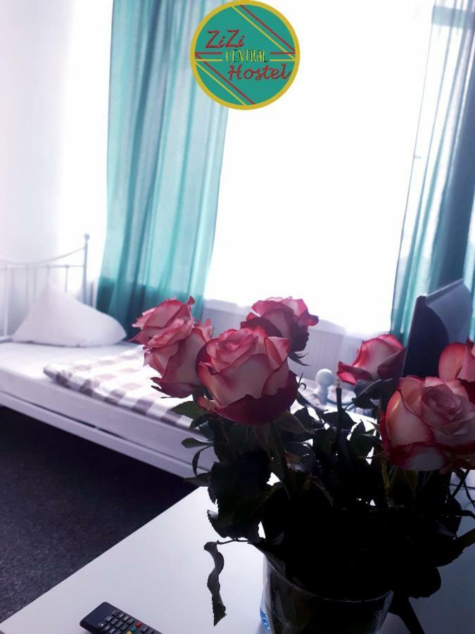 Zizi Central Hostel วอร์ซอ ภายนอก รูปภาพ
