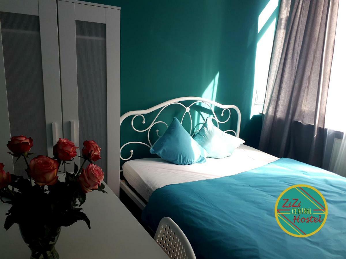 Zizi Central Hostel วอร์ซอ ภายนอก รูปภาพ